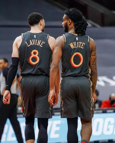 林书豪|拉文46分新高！芝加哥水花17记3分超越库汤历史第一！书豪首秀30分钟18分