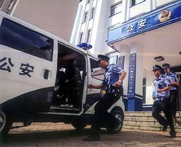 法学大学生杀母案,女子因生活连遭不幸精神崩溃,随后杀害母亲