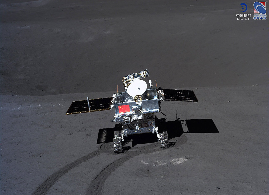 玉兔二号 嫦娥四号旁的“石碑”彩照曝光，专家称不寻常，玉兔二号已调查完