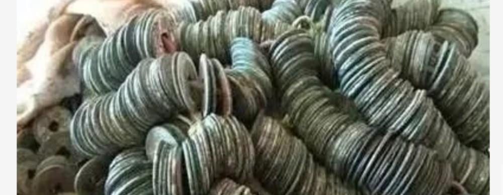 古钱币|普通村庄遍地古钱币,孩童拿它当玩具,20多吨古钱币从何而来?