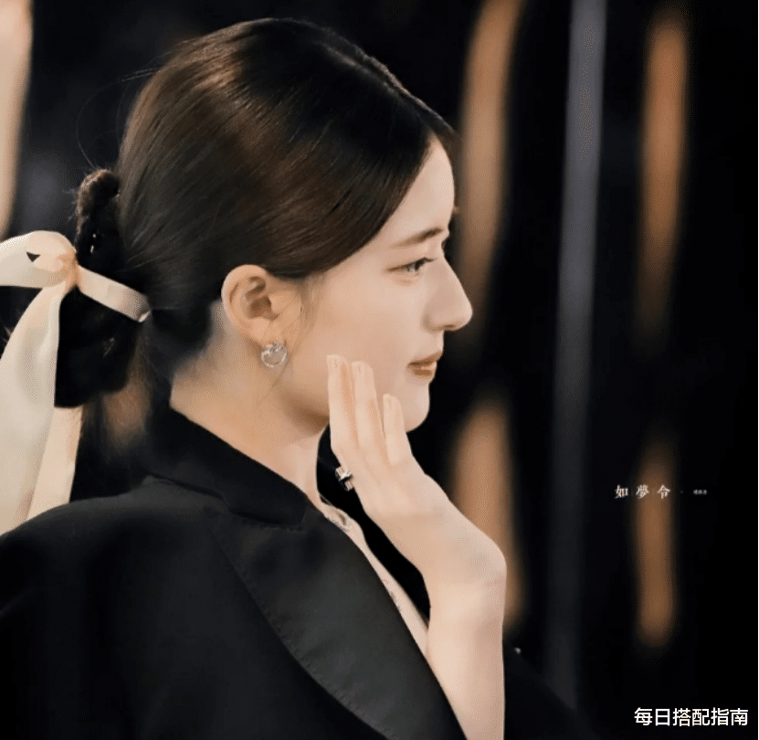 发型|天热了，别再披头散发了！这些适合夏天的流行发型，请收好