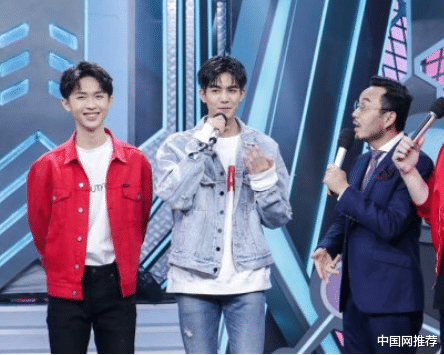 明星素颜|宋威龙接种疫苗被偶遇，乖巧低头不敢看医生打针