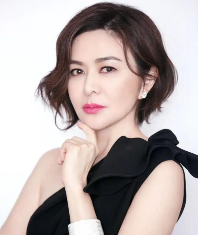 巩俐|一次拍戏，巩俐晚到了一会儿，关芝琳很生气：你是大牌吗？