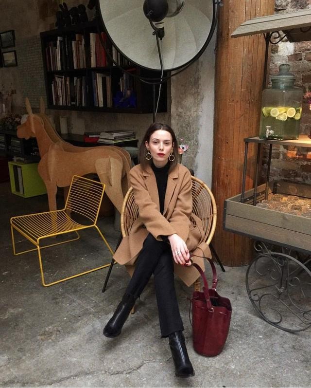 愚丫说 秋冬季节要选择驼色大衣，百搭高级又时尚，怎么穿都不错！