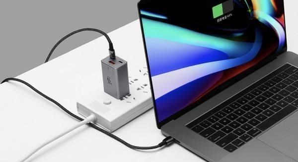 充电器|离谱！明明是手机厂商，做的充电器竟比手机更火？这是啥操作？