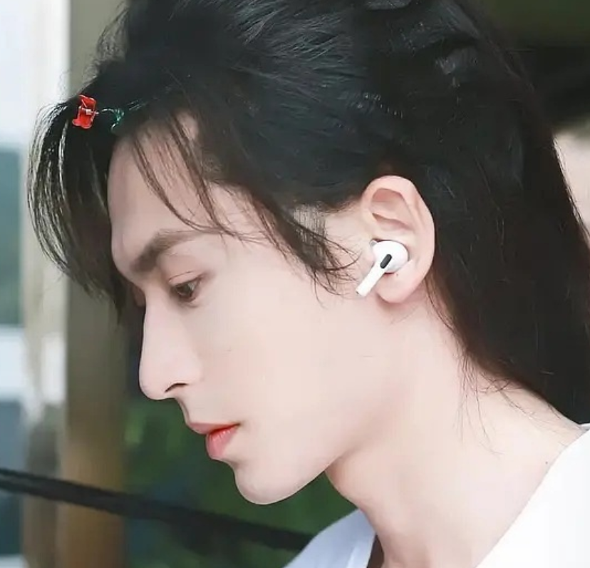 生图|张哲瀚直播生图,这个状态真的对吗?和精修相差十万八千里