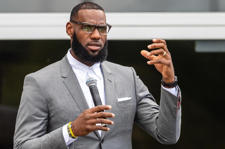 湖人隊(duì)|果然，詹皇缺席湖人打尼克斯！名嘴：躲避強(qiáng)敵，就等打火箭，太軟