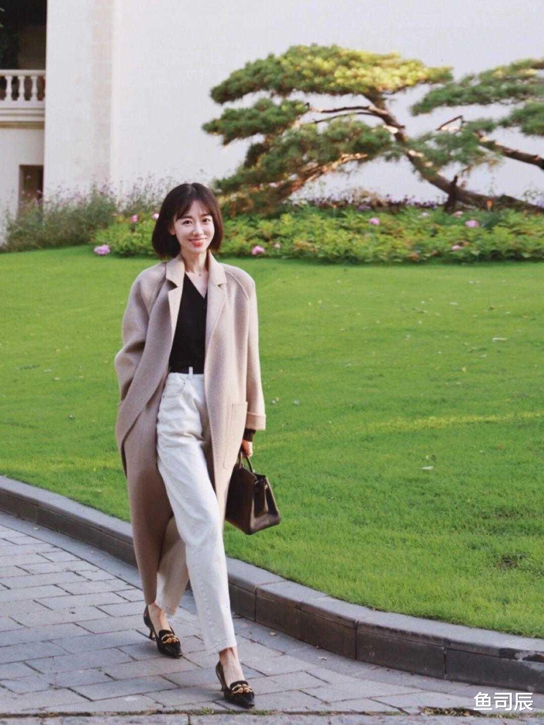 鱼司辰 30+的女人常备这几条裤子，搭配上针织开衫或者毛衣，百搭又高级