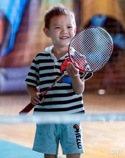 二胎|林丹与儿子做平板支撑，5岁儿子运动天赋太优秀，被喊话生二胎三胎