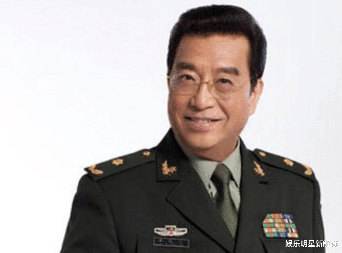 李双江|82岁李双江接商演捞金!舞台简陋破旧,高龄卖唱原因让人心酸