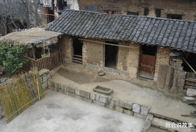 就会说故事 聊斋故事：儿子背母上山，狐狸直磕头，儿子跪地：俺错了