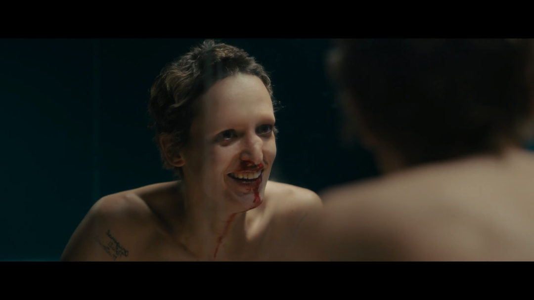 电影|年度第一R级猛片？不，年度第一奇片