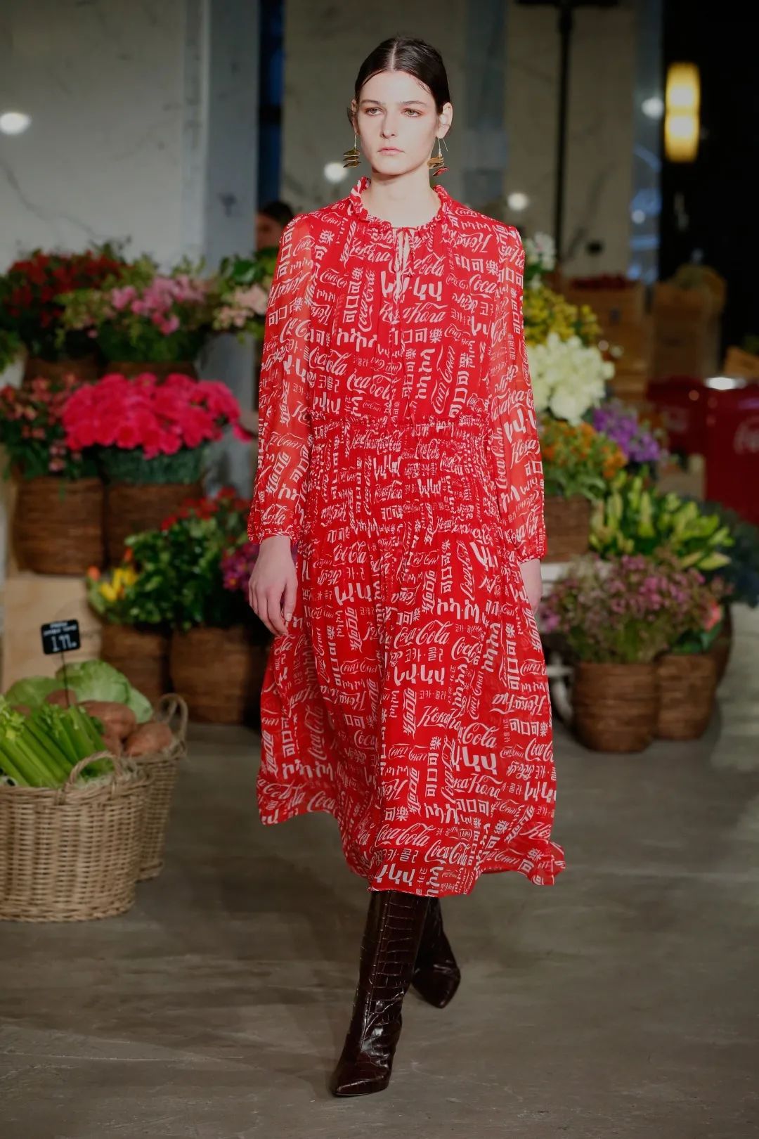 纺织服装时尚内参|Jason Wu 告诉你周末逛超市要这么穿!宽松针织毛衣搭配阔腿裤