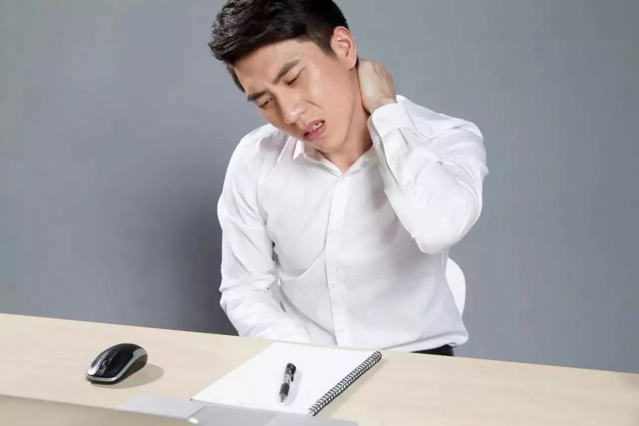 心安勿想 得了颈椎病去按按就能好？别拿身体开玩笑，一定要及时治疗！