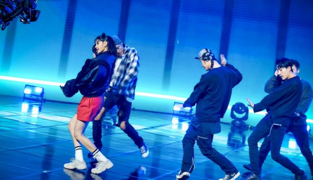 lisa|Lisa身材登热搜榜！一位获选为ANDAM评委力证在时尚界的影响力