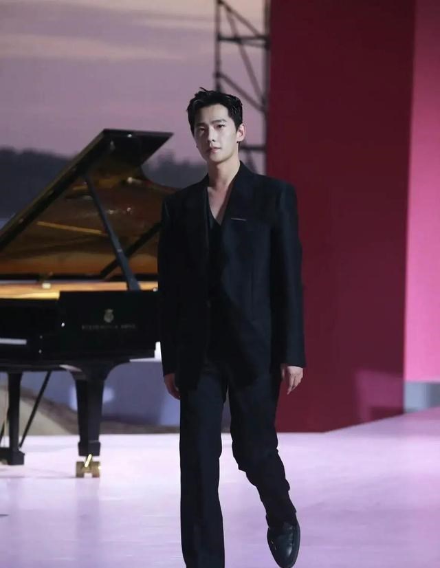 李健|GQ红毯上，男明星的时尚表现力排名一目了然，邓伦仅能排到第六