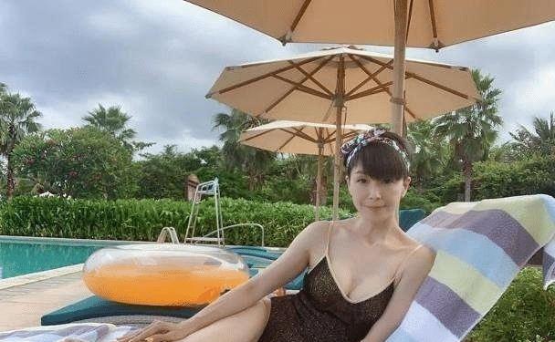 袁立|她曾是“红极一时”的美人，婚前有过20个男友，今50岁越活越开放