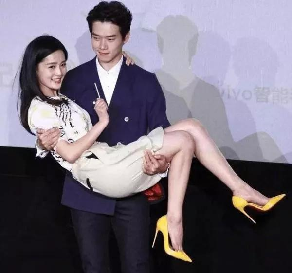李沁|李沁的“金莲脚”究竟多出名？男演员：都不敢抱她，怕鞋整没了