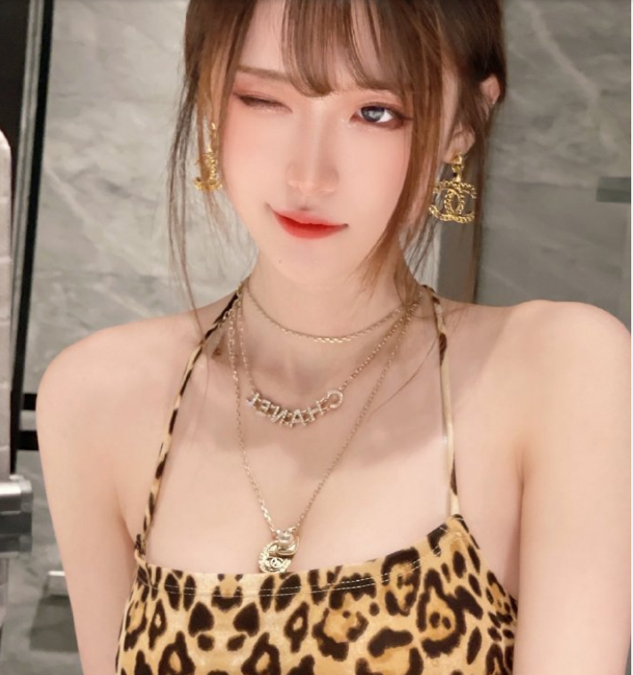 腐团儿|腐团儿首发豹纹装，性感一览无余，在线炫耀：我很辣，你忍一下！
