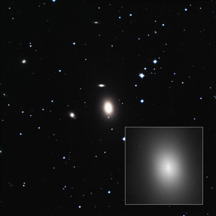 银河系 是谁在遥远的星系中心丢了一个超大质量的黑洞?