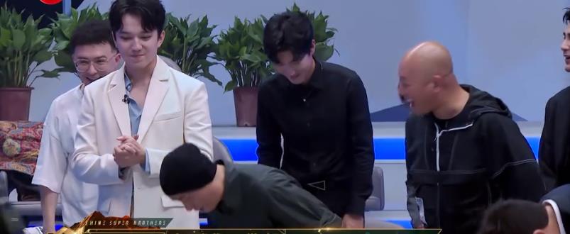 金星|消失的金星、暮气沉沉的中老年男人图鉴，这还能追得动光吗？