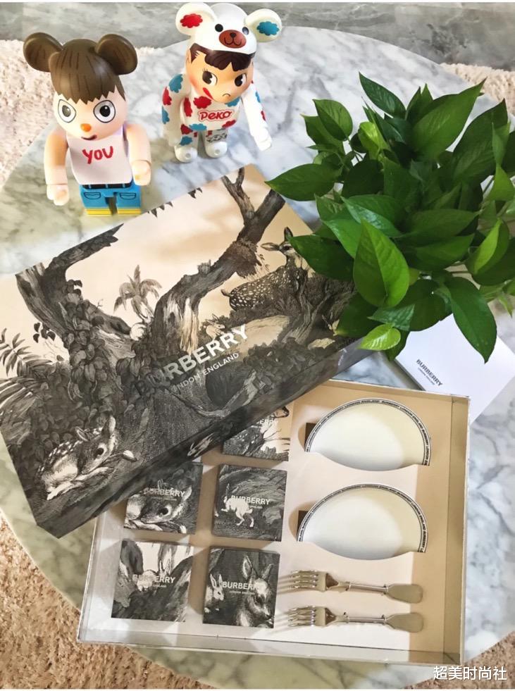 超美时尚社|国际大牌也不务正业？迪奥古驰开始做月饼，包装太华丽供不应求