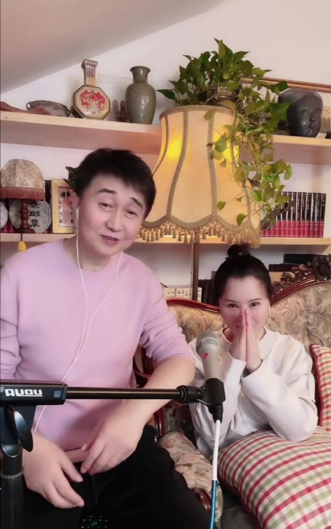 任静|付笛声任静携儿子直播唱歌,放下身段为哪般?原来收入非常可观