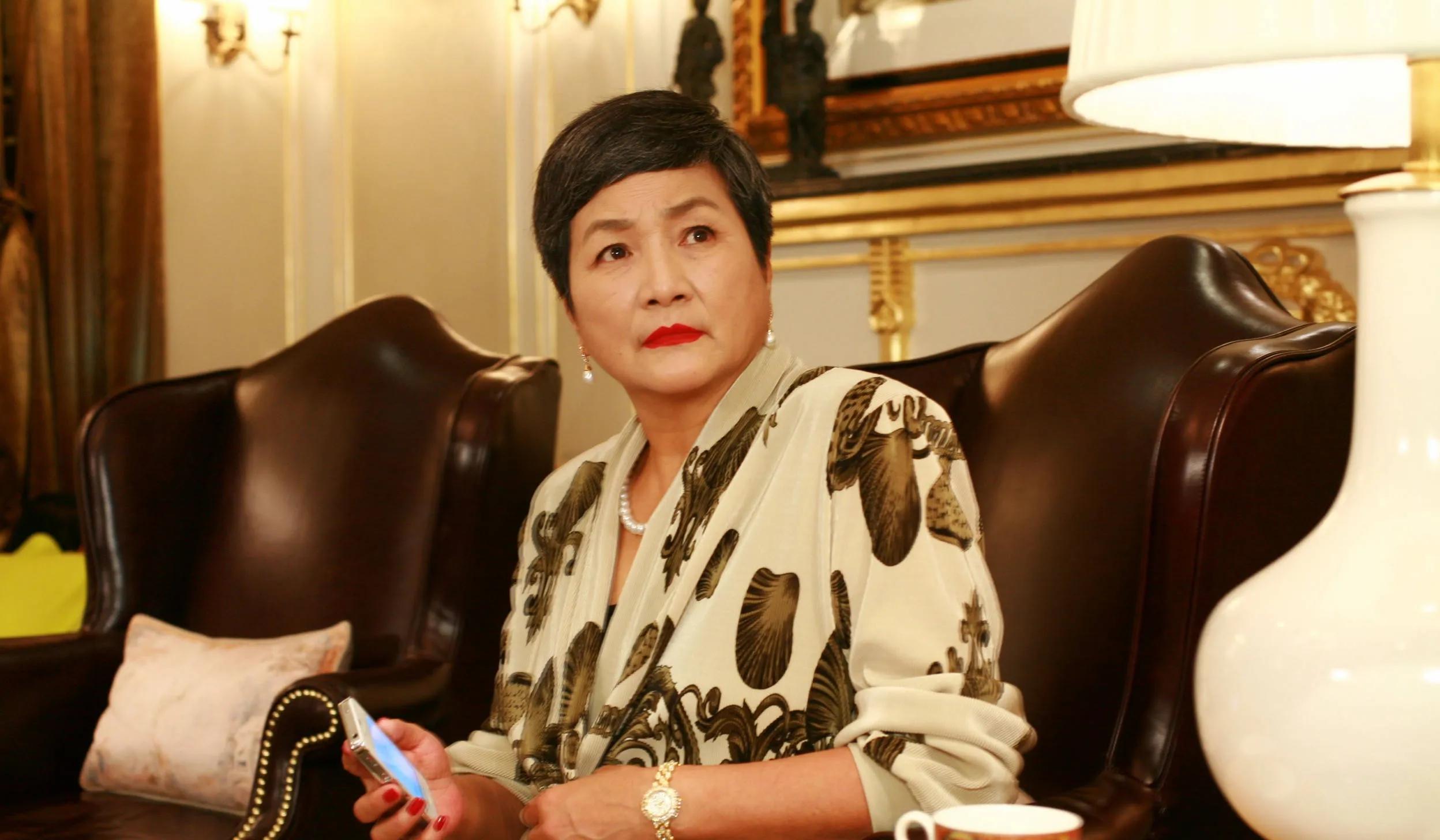 郑佩佩|郑佩佩的前半生：8次怀孕只为生男孩，儿子出生后，就被踢出豪门