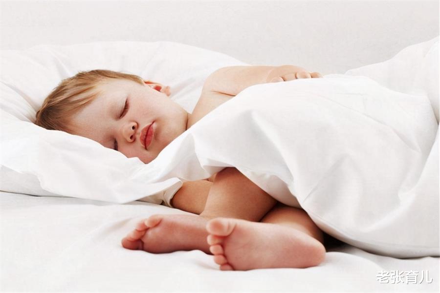 老张育儿|孩子睡觉总爱蹬被子?这些小妙招用起来,让孩子一觉到天亮
