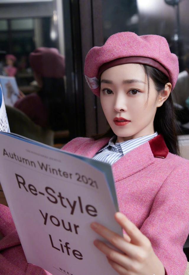 旗袍公馆 被宋轶的“空姐”造型惊艳了，粉色职业装减龄又知性，郭麒麟快来