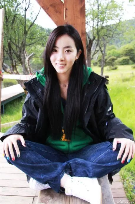 赵本山|35岁李思思真人到底长啥样？看她素颜时的样子，是谁的初恋？