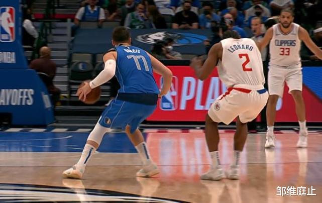 |13+17！伦纳德大爆发也带不动！乔治拖后腿，可以去钓鱼了！