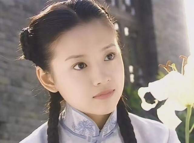 鲲鲲爱写作|《金粉世家》：别被电视剧骗了，仙女冷清秋不过是个“物质女”