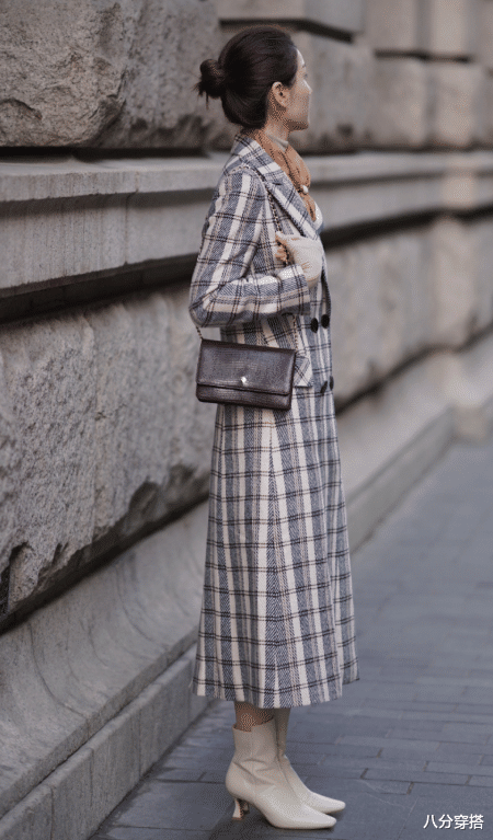 八分穿搭 “格纹大衣”也太好看了吧，看看这些穿搭造型，时髦高级又有格调