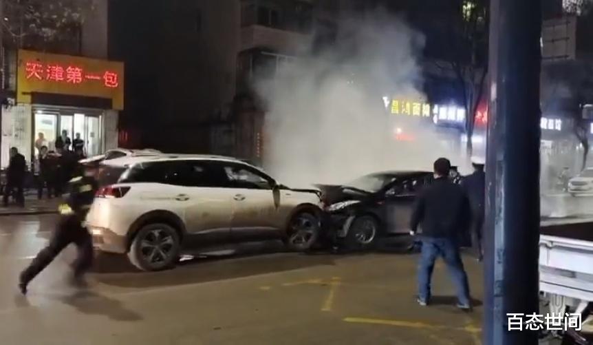 百态世间 介休男子驾车连续加速撞击他人车辆，男子行为极其疯狂，疑似酒驾