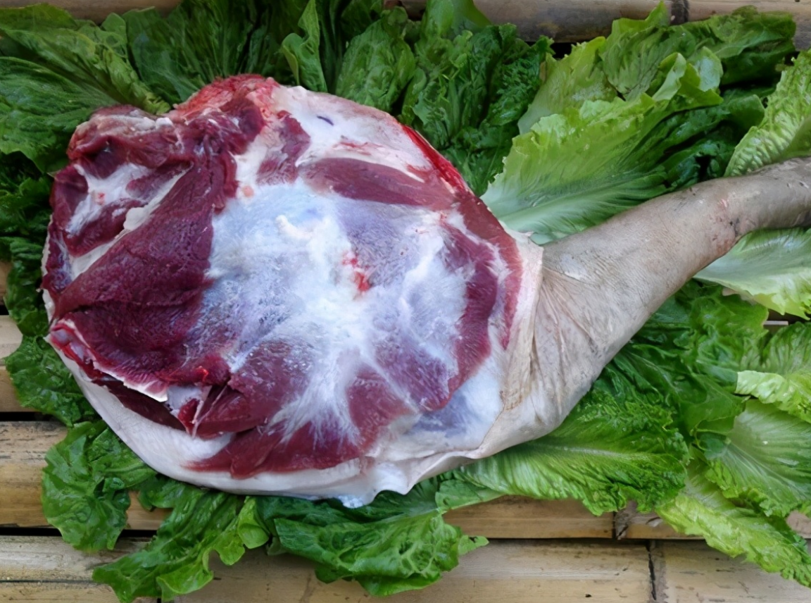 视野新闻周刊 江苏女子将猪腿弄丢，找到时已被腌制好，反夸对方：比我腌的好