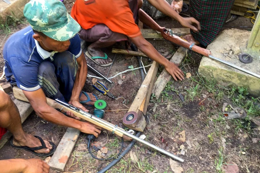 緬甸民間武裝用自制武器與軍政府作戰-圖3