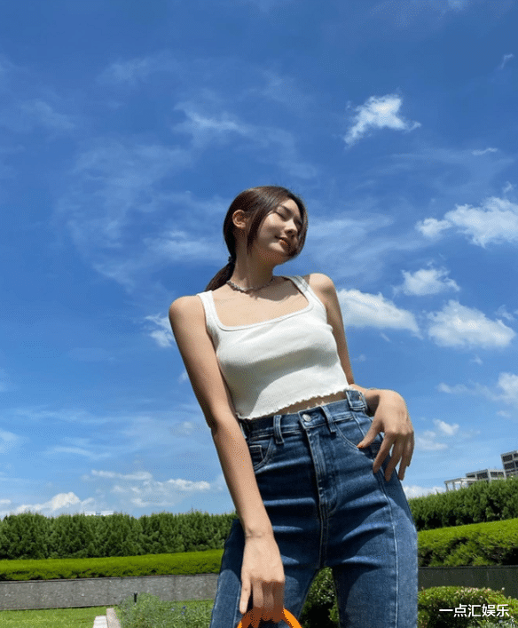 吴克群|吴克群发歌官宣恋情！小13岁女友长相清纯笑容无害，线条感十足