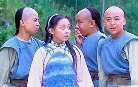 释小龙|曾令释小龙“魂牵梦绕”，当红因学业退圈，今嫁黑人成这样