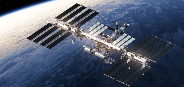 宇航员 联盟号推进器点火引发国际空间站紧急警报，三名宇航员平安返回