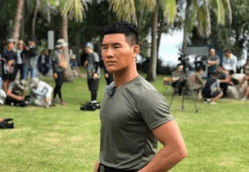 谢孟伟|谢孟伟再出军事题材的影片，搭档95后小姑娘，竟是赵文卓“师妹”