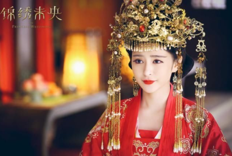 李心艾 李心艾减肥失败了，但她穿上古装后，网友：杨贵妃的最佳人选