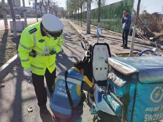 超标电动车|11辆超标电动车今天还没上路，就被交警查获