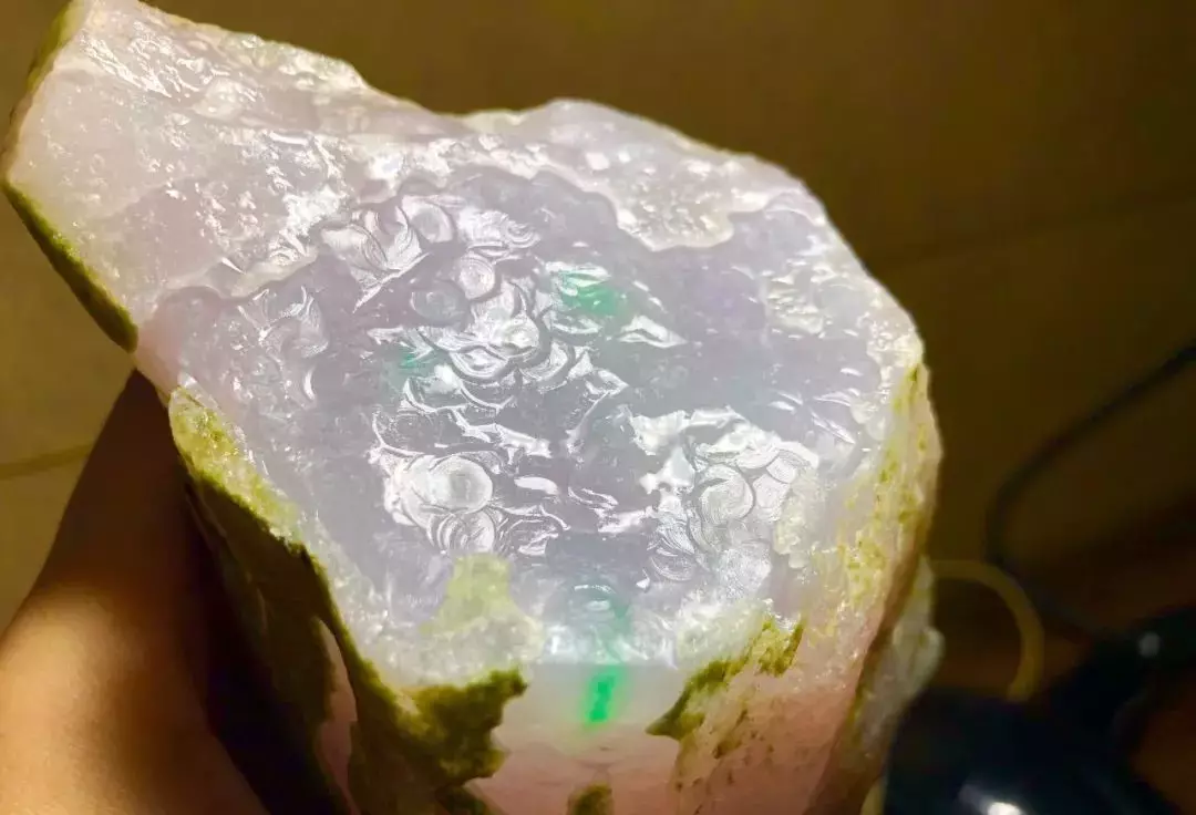 翡翠|会卡翡翠原石种嫩多裂？那是你没碰上这种极品三彩！