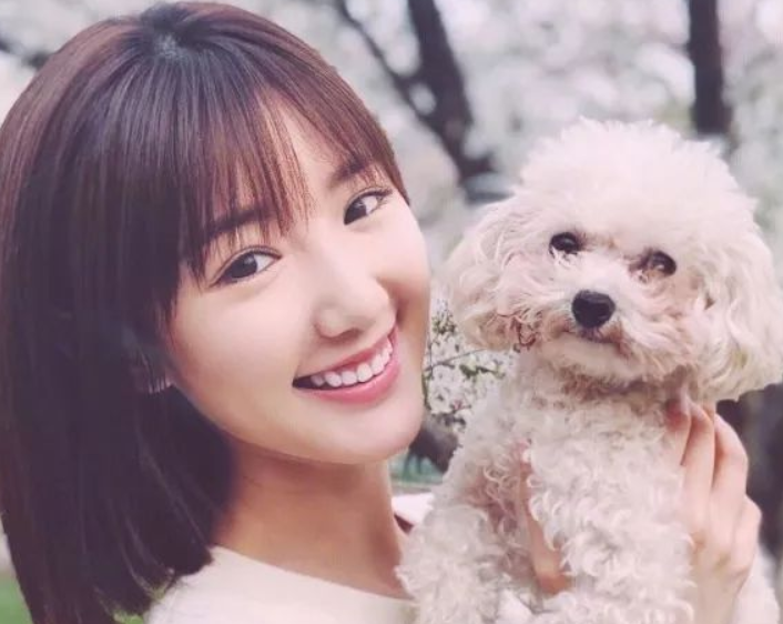 毛晓彤|“实锤暴击”毛晓彤，遭相恋4年男友背叛，被父亲勒索5000万