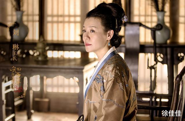 克里斯汀·斯图尔特|她意外拉同学来救场,结果同学红遍全国,自己却无戏可拍