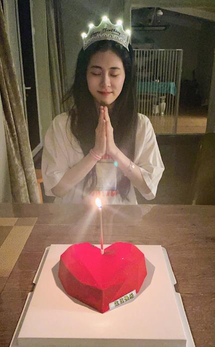 MARRY|张碧晨庆生，华晨宇“冷血”不点赞，网友雪上加霜：别来烦花花了