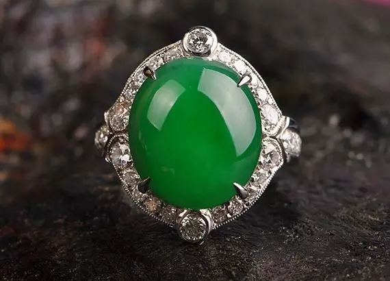 翡翠|翡翠中的帝王，凭什么这么贵？