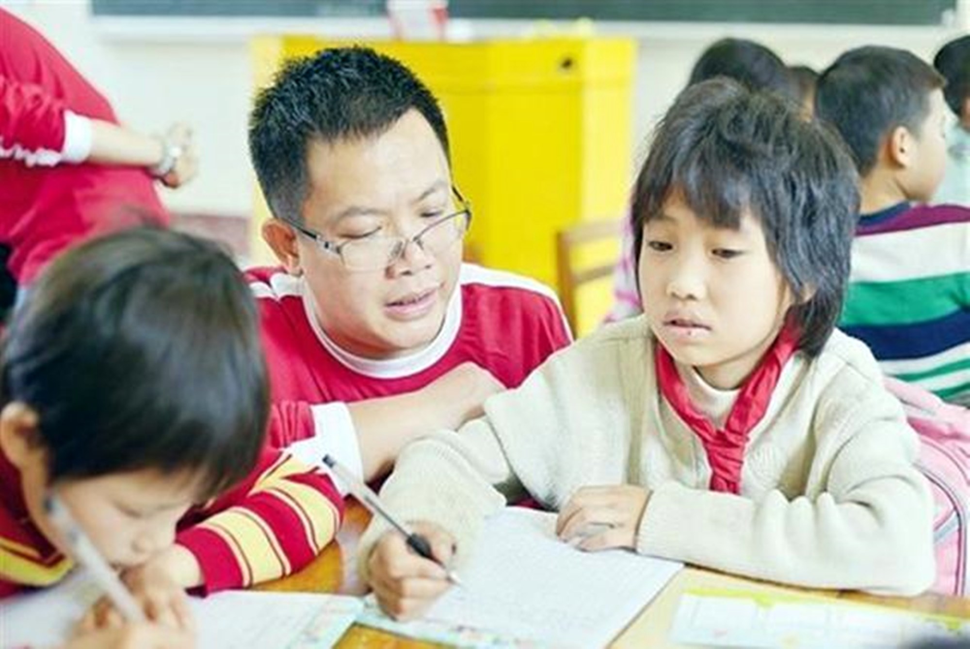 贝贝豆育儿课堂|多数孩子被父母硬灌这碗“毒鸡汤”，希望其中没有你，并非好事