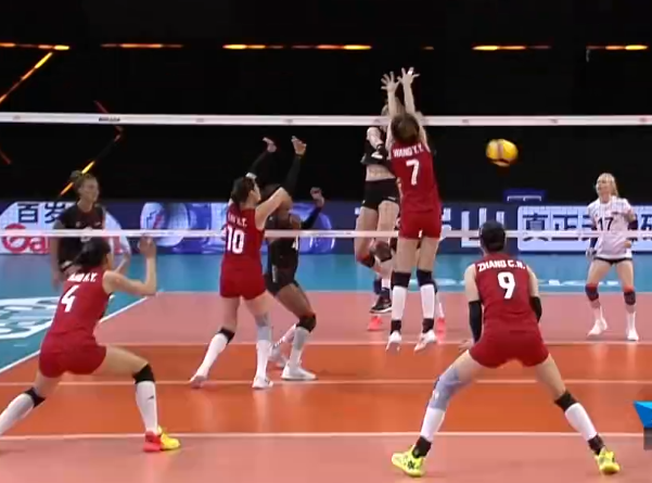 德国队|大逆转！中国女排连救4赛点绝境翻盘，王媛媛低级失误，裁判懵了